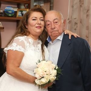 Meet your Posher, Adela